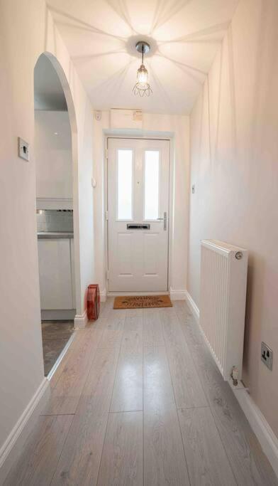 Stunning Abode 5 Min From Nec & Bhx, Pets Allowed Marston Green Room photo